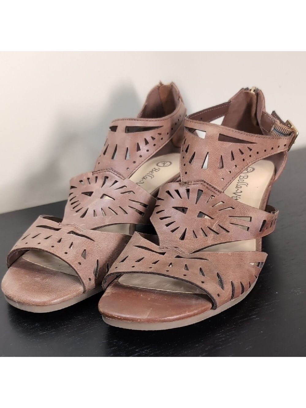 Bella Vita Leather Cut Out Heeled Sandals Size 8